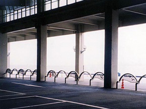 神戸市神港第4突堤パ−キング向パンチングメタル(1994年11月) 撮影:稲田肇 神戸市神港第4突堤パ−キング向パンチングメタル(1994年11月) 撮影:稲田肇
